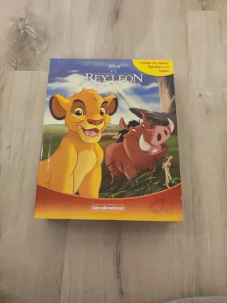 Libro Rey León con figuritas