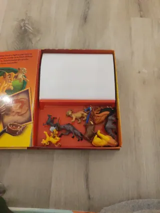 Libro Rey León con figuritas