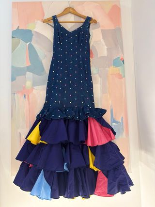 Traje de flamenca volantes azul y rosa