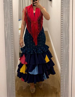 Traje de flamenca volantes azul y rosa