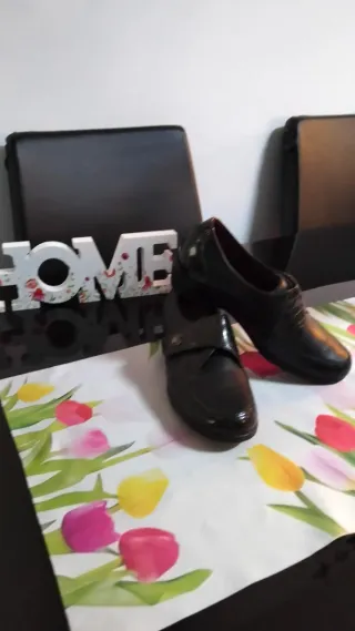 Zapatos de piel negros Talla 36. Pitillos