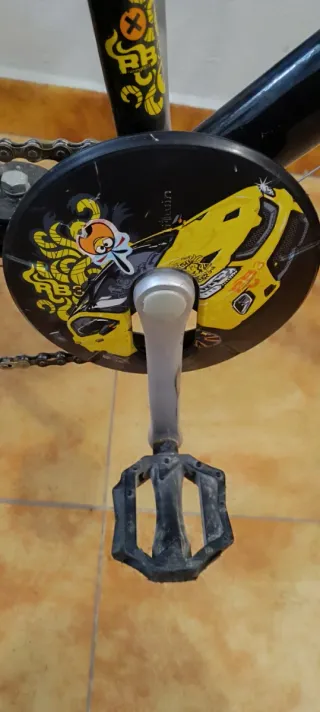 Bicicleta infantil BTWIN negra y amarilla