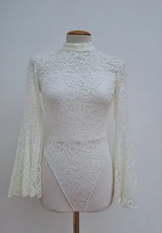 Body encaje blanco manga acampanada