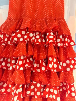 Traje de flamenca rojo con lunares blancos