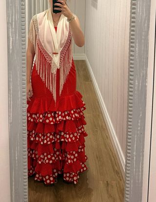 Traje de flamenca rojo con lunares blancos