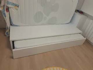 Habitación: Cama nido y escritorio