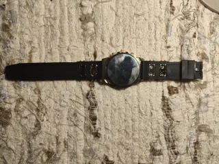 Reloj Negro y Dorado