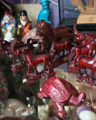 Figuras animales chinos madera roja