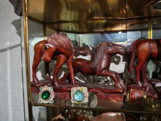 Figuras animales chinos madera roja