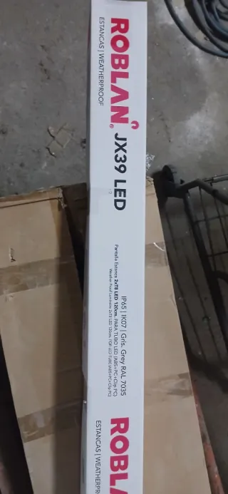 Pantalla Estanca Roblan JX39 para tubo led.