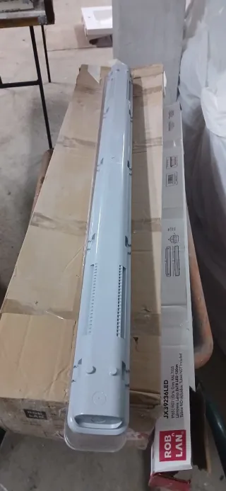 Pantalla Estanca Roblan JX39 para tubo led.