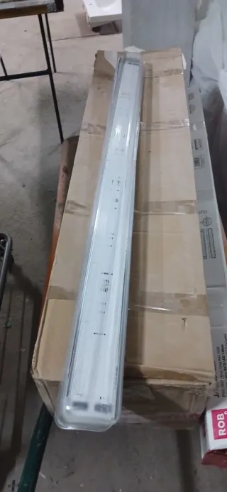 Pantalla Estanca Roblan JX39 para tubo led.