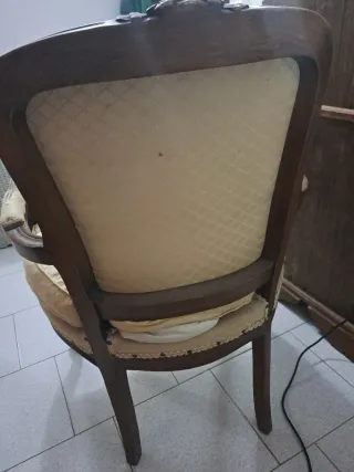 Sedia antica in legno e tessuto