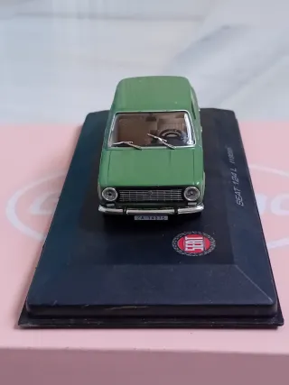 SEAT 124 L Coche Miniatura (1969)