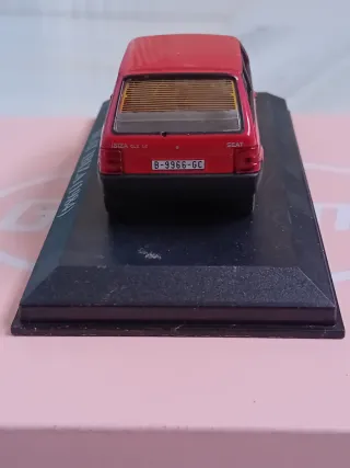 SEAT Ibiza Rojo 1984 Coche Miniatura