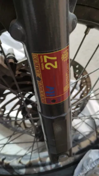 Derbi Mulhacen 125cc Naked Blanca