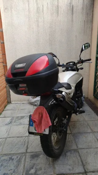 Derbi Mulhacen 125cc Naked Blanca