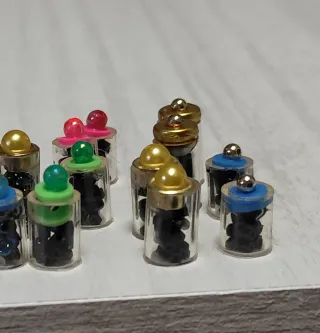 Boccette in miniatura, 10 x 1€. Da cm 1a cm 2.