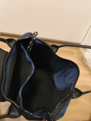 Bolso azul y negro