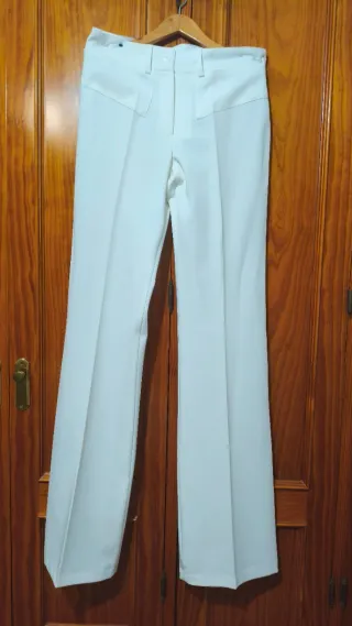 Traje de chaqueta y pantalón blanco