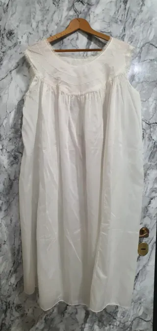 Camicie da notte bianche e azzurre