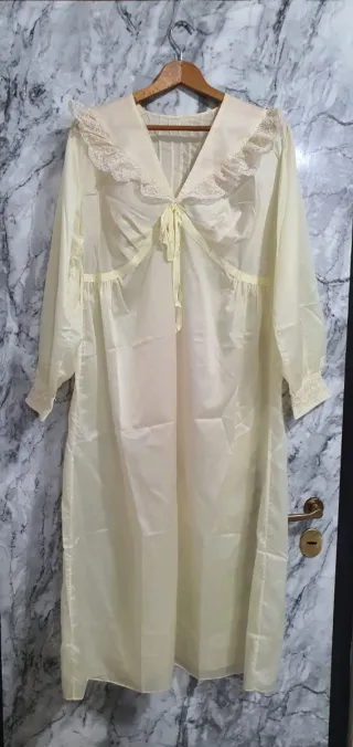 Camicie da notte bianche e azzurre