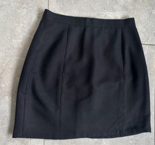 Falda negra corta