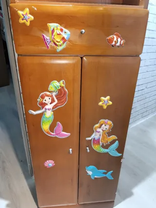 Librería infantil con adornos