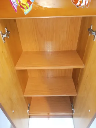 Librería infantil con adornos