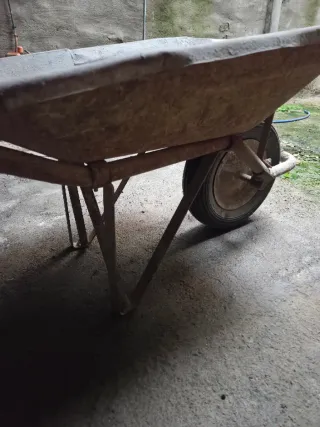 Carretilla de obra metálica