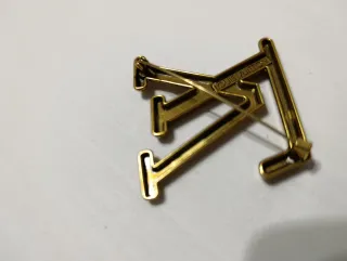 Broche Louis Vuitton Dorado