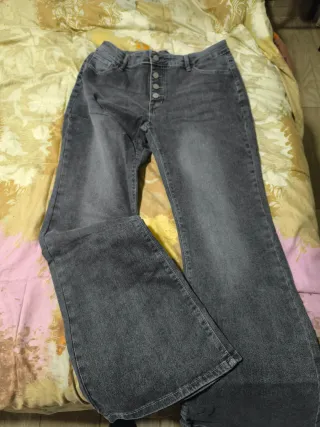 Pantalones vaqueros campana mujer grises