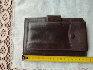 Cartera de piel marrón