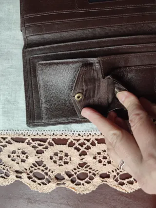 Cartera de piel marrón