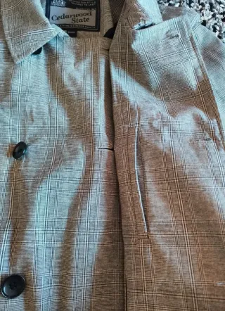 Gabardina con capucha desmontable