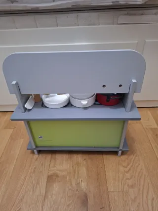 Mini cocinita de madera y accesorios para niños