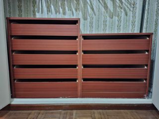 Cajoneras de madera marrones