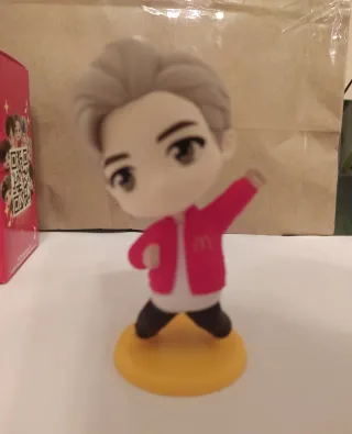 TinyTAN RM McDonald's Figura y Tarjeta