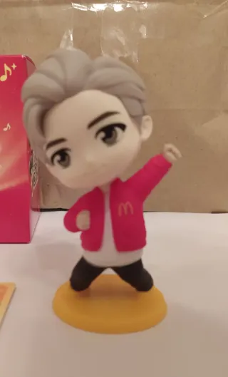 TinyTAN RM McDonald's Figura y Tarjeta
