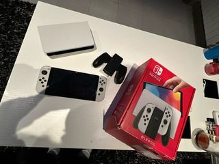 Nintendo Switch OLED Bianca