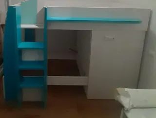 Cama alta infantil con armario