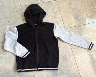 Chaqueta bomber negra y gris