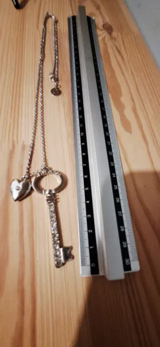 Colgante G by GUESS de llave y corazón