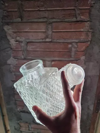 Botella de cristal labrada