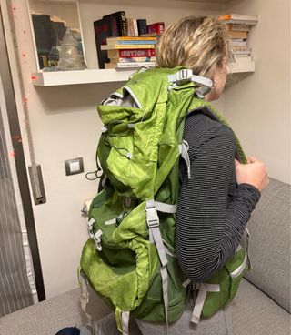 Mochila senderismo verde y gris