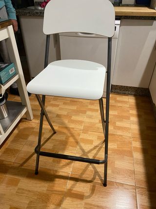 Silla alta plegable Ikea blanca y negra