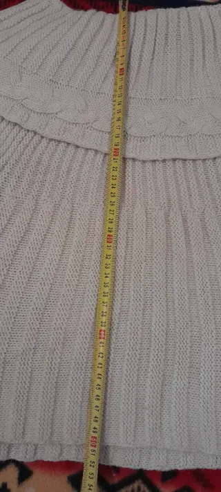 Maglione bianco senza maniche con cintura