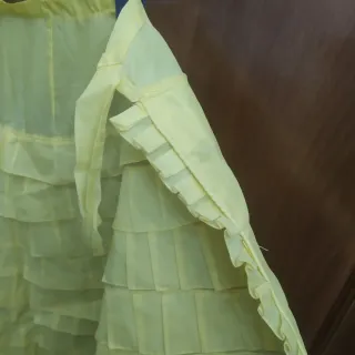 Delantal flamenco amarillo volantes