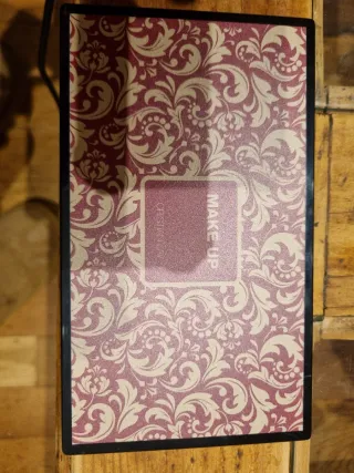 CRISTIAN LAY KIT MAQUILLAJE. Sin estrenar.