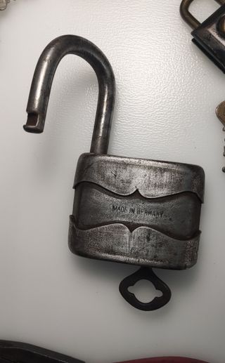 Lote de candados y llaves antiguas